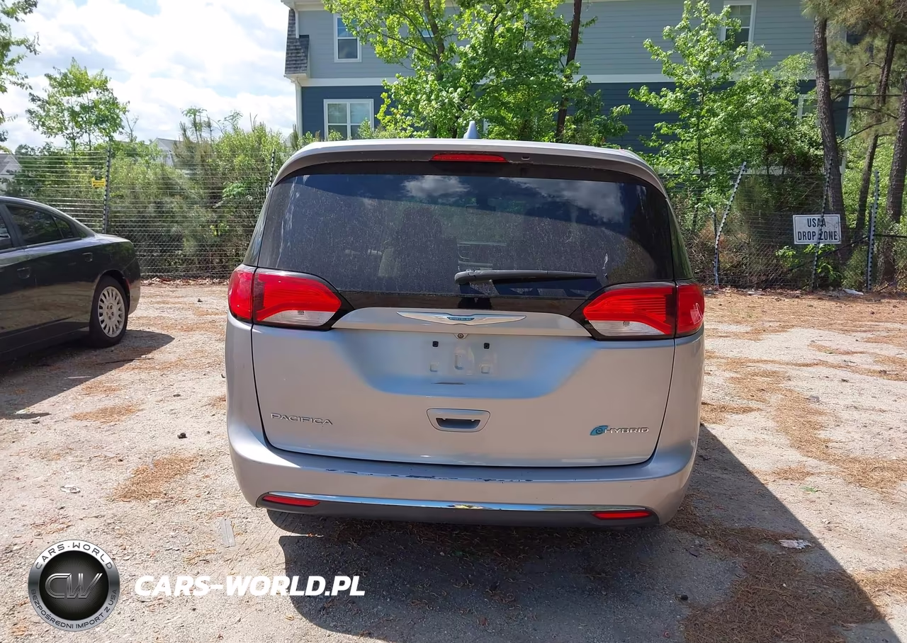 2017 Chrysler Pacifica Hybrid Touring Plus VIN:2C4RC1H71HR797480 - 16