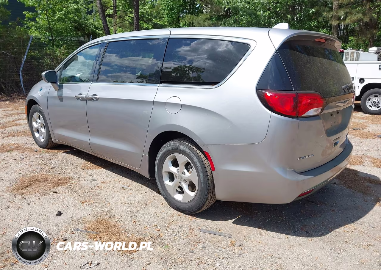 2017 Chrysler Pacifica Hybrid Touring Plus VIN:2C4RC1H71HR797480 - 3