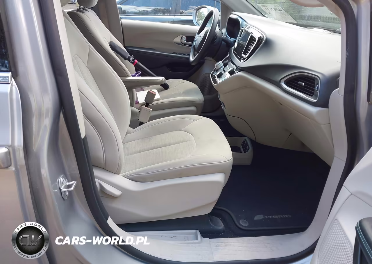 2017 Chrysler Pacifica Hybrid Touring Plus VIN:2C4RC1H71HR797480 - 5