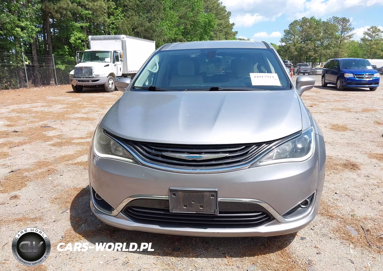 2017 Chrysler Pacifica Hybrid Touring Plus VIN:2C4RC1H71HR797480 - 6