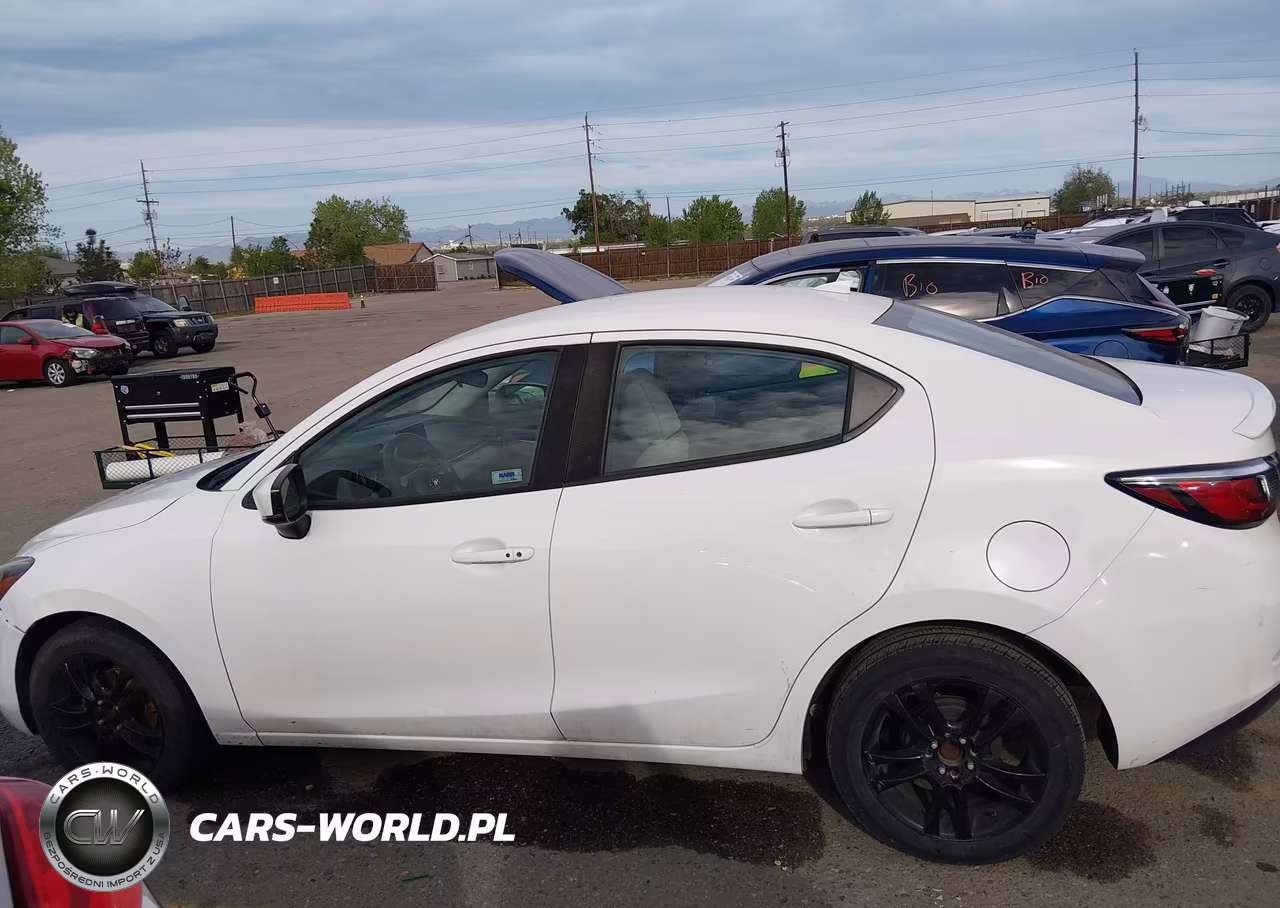 2019 Toyota Yaris Le VIN:3MYDLBYV8KY507033 - 14