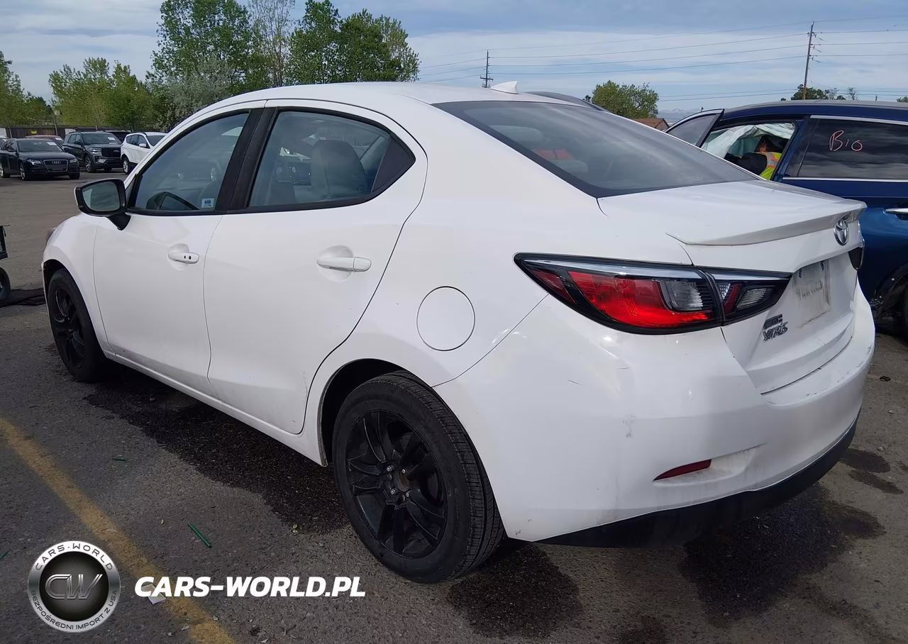 2019 Toyota Yaris Le VIN:3MYDLBYV8KY507033 - 3