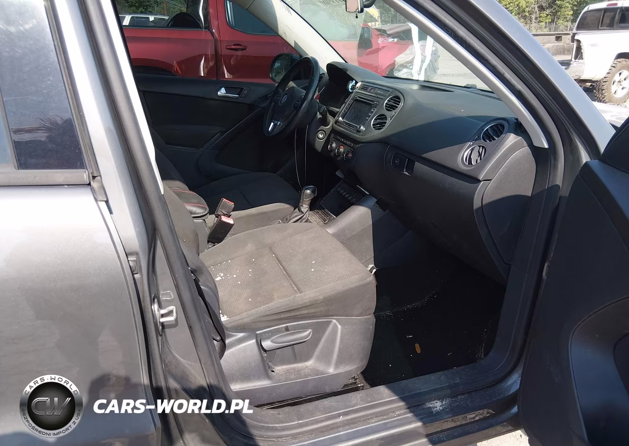 2015 Volkswagen Tiguan S VIN:WVGAV7AXXFW611052 - 5