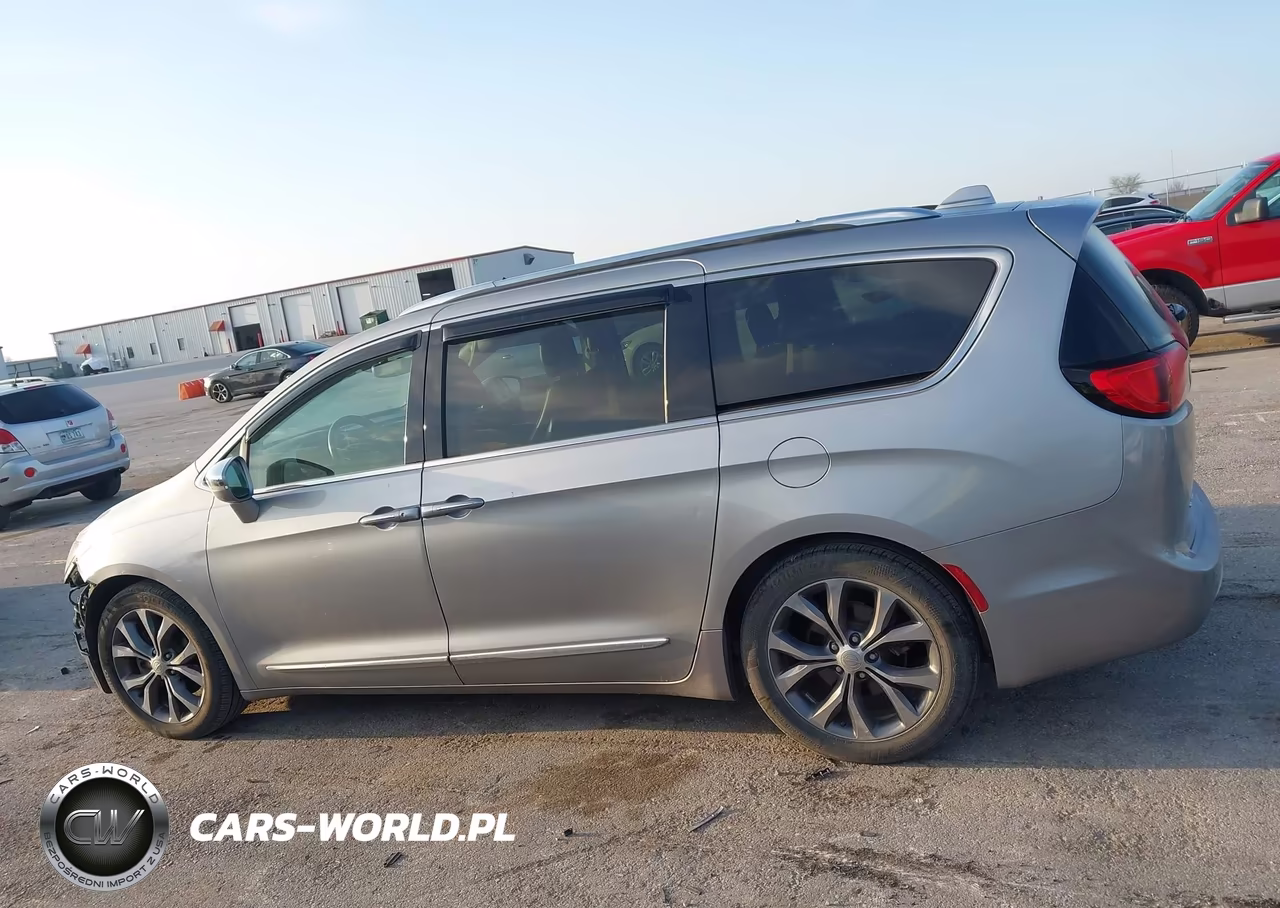 2017 Chrysler Pacifica Limited VIN:2C4RC1GG3HR751652 - 14
