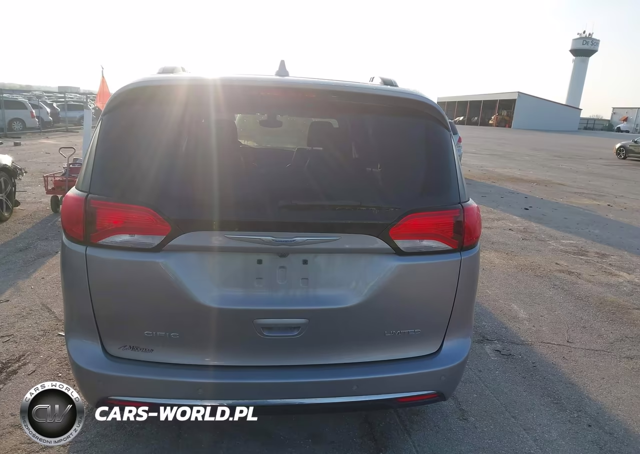 2017 Chrysler Pacifica Limited VIN:2C4RC1GG3HR751652 - 16