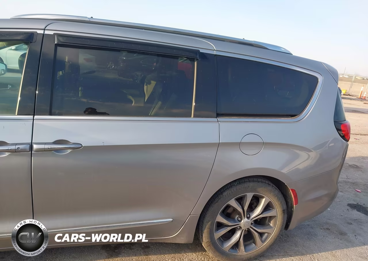 2017 Chrysler Pacifica Limited VIN:2C4RC1GG3HR751652 - 18