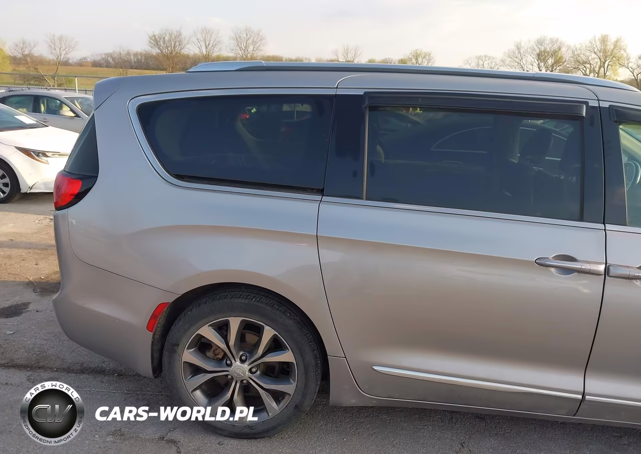 2017 Chrysler Pacifica Limited VIN:2C4RC1GG3HR751652 - 20
