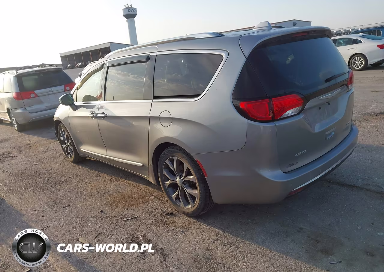 2017 Chrysler Pacifica Limited VIN:2C4RC1GG3HR751652 - 3
