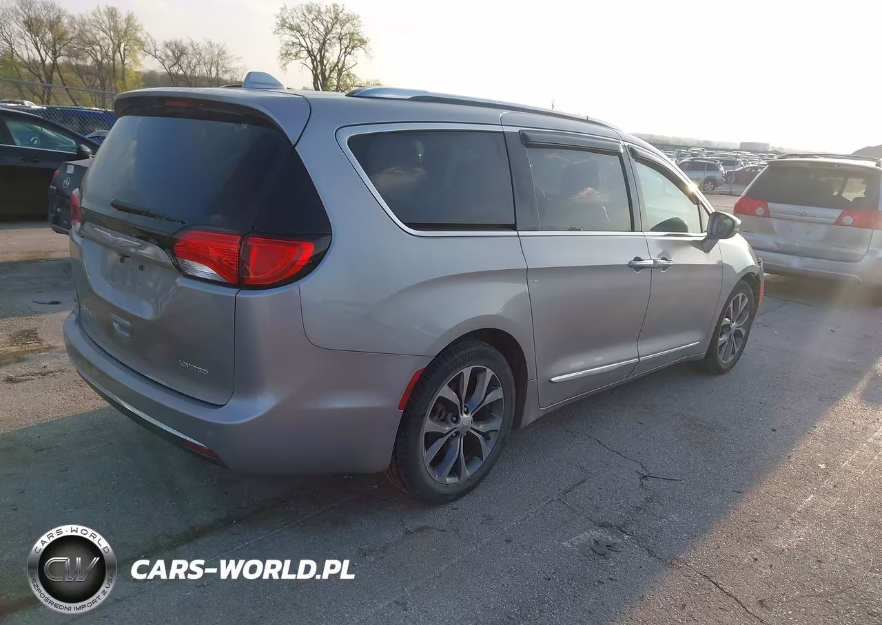 2017 Chrysler Pacifica Limited VIN:2C4RC1GG3HR751652 - 4