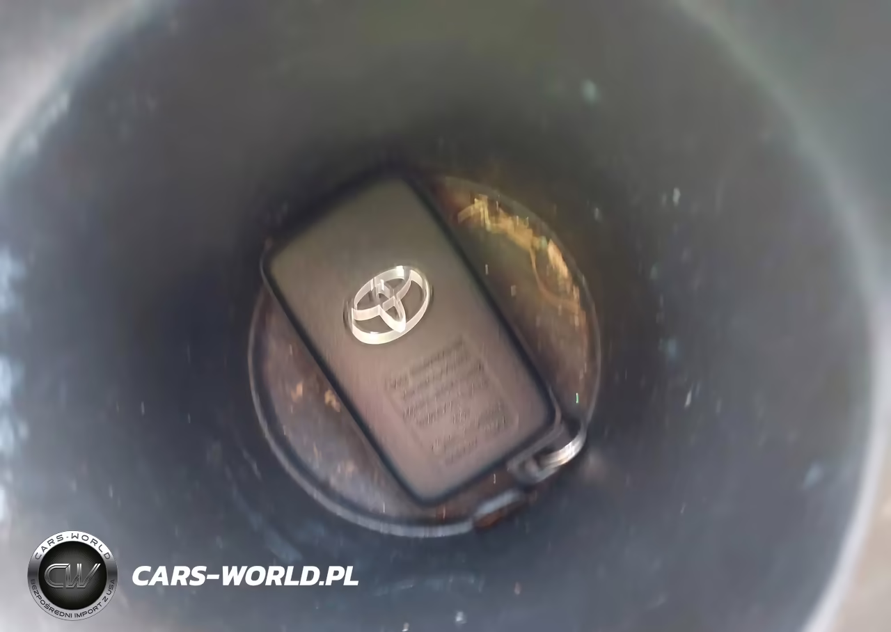 2015 Toyota Prius Two VIN:JTDKN3DU5F1883363 - 11