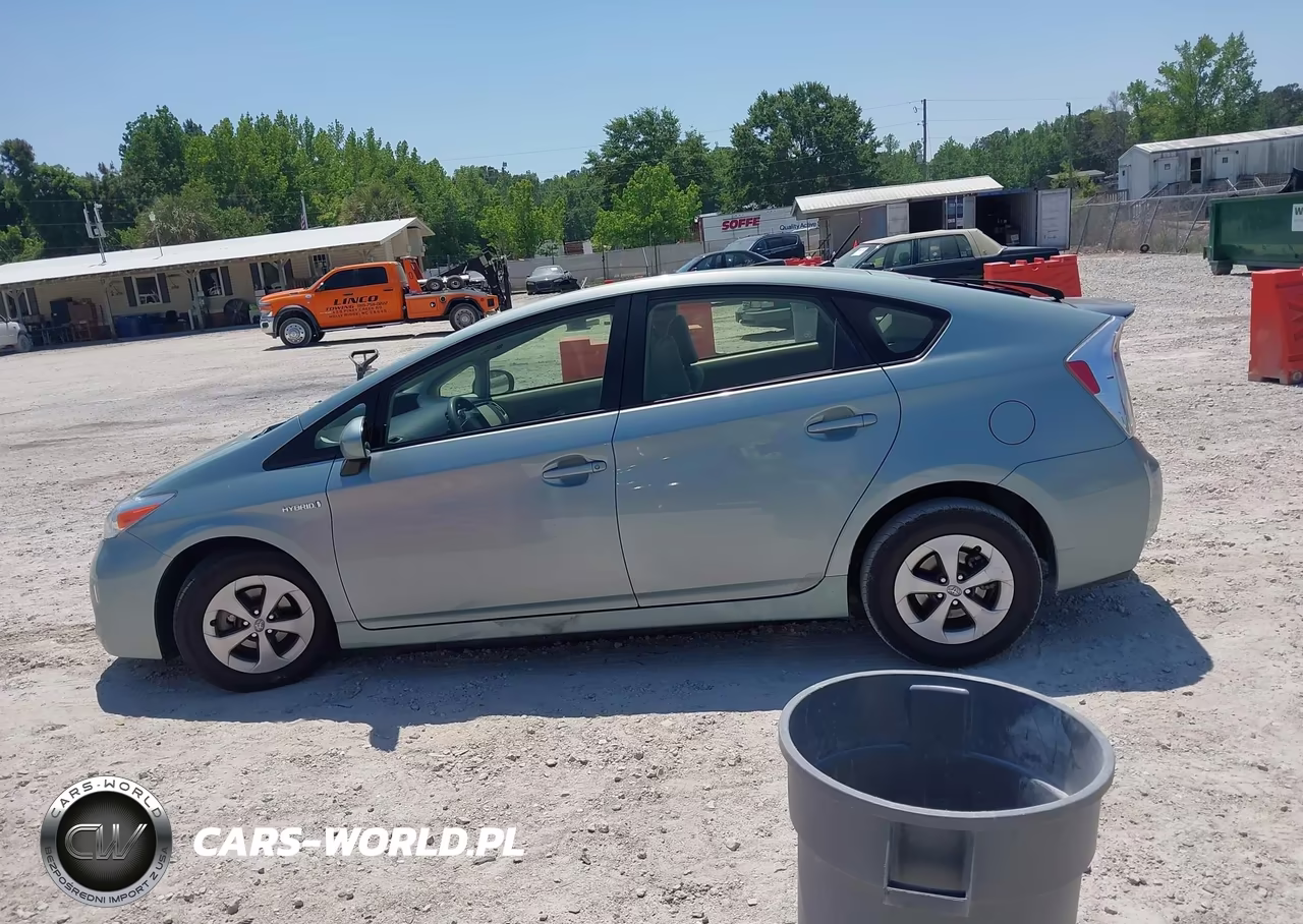 2015 Toyota Prius Two VIN:JTDKN3DU5F1883363 - 14