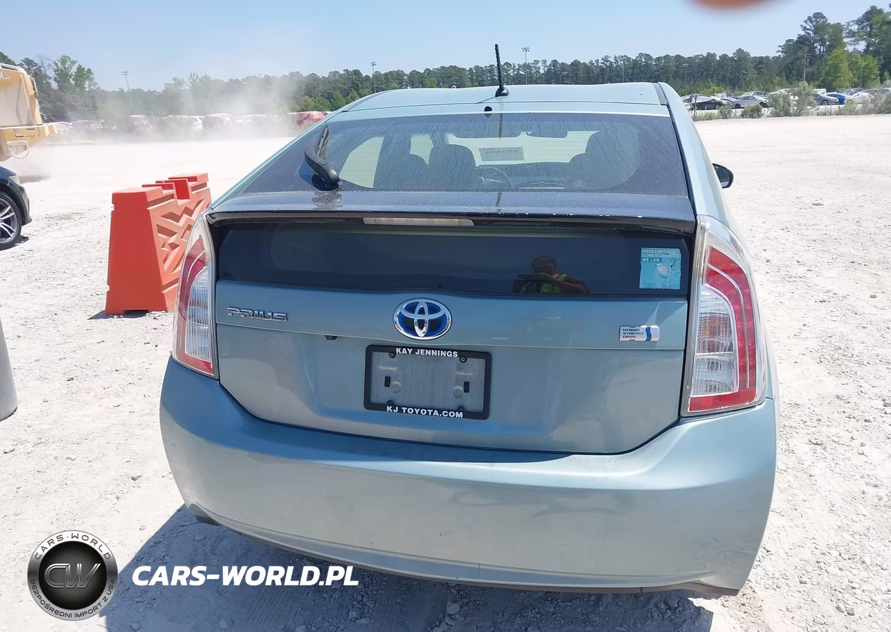 2015 Toyota Prius Two VIN:JTDKN3DU5F1883363 - 16