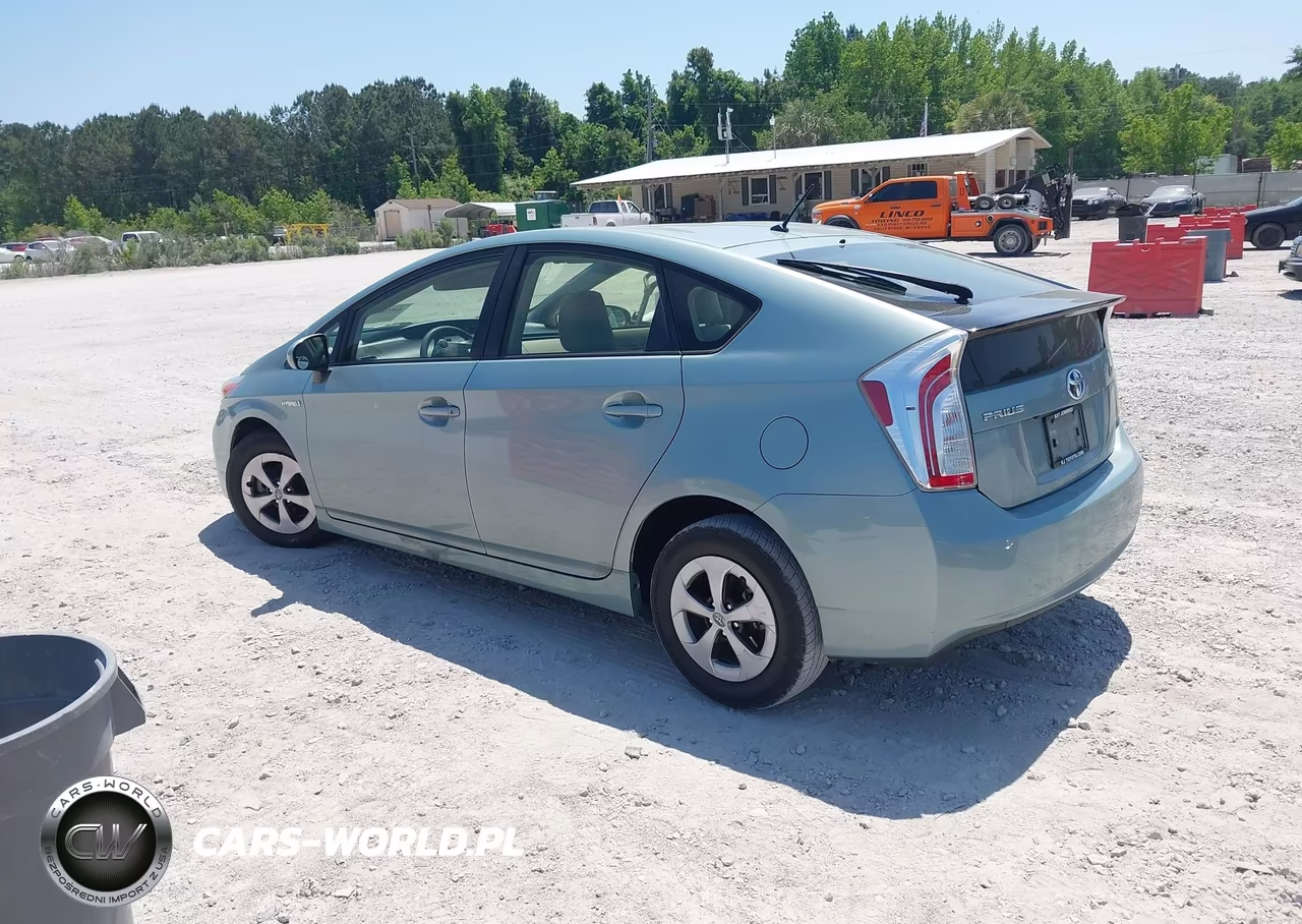 2015 Toyota Prius Two VIN:JTDKN3DU5F1883363 - 3