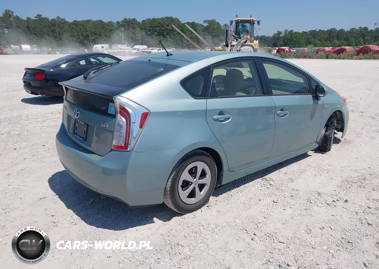2015 Toyota Prius Two VIN:JTDKN3DU5F1883363 - 4