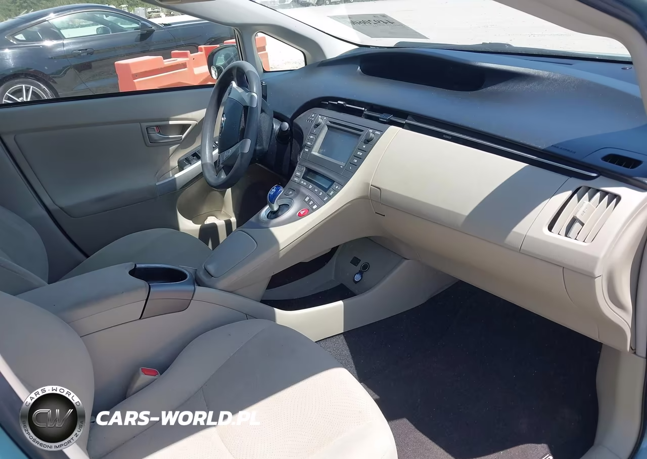 2015 Toyota Prius Two VIN:JTDKN3DU5F1883363 - 5
