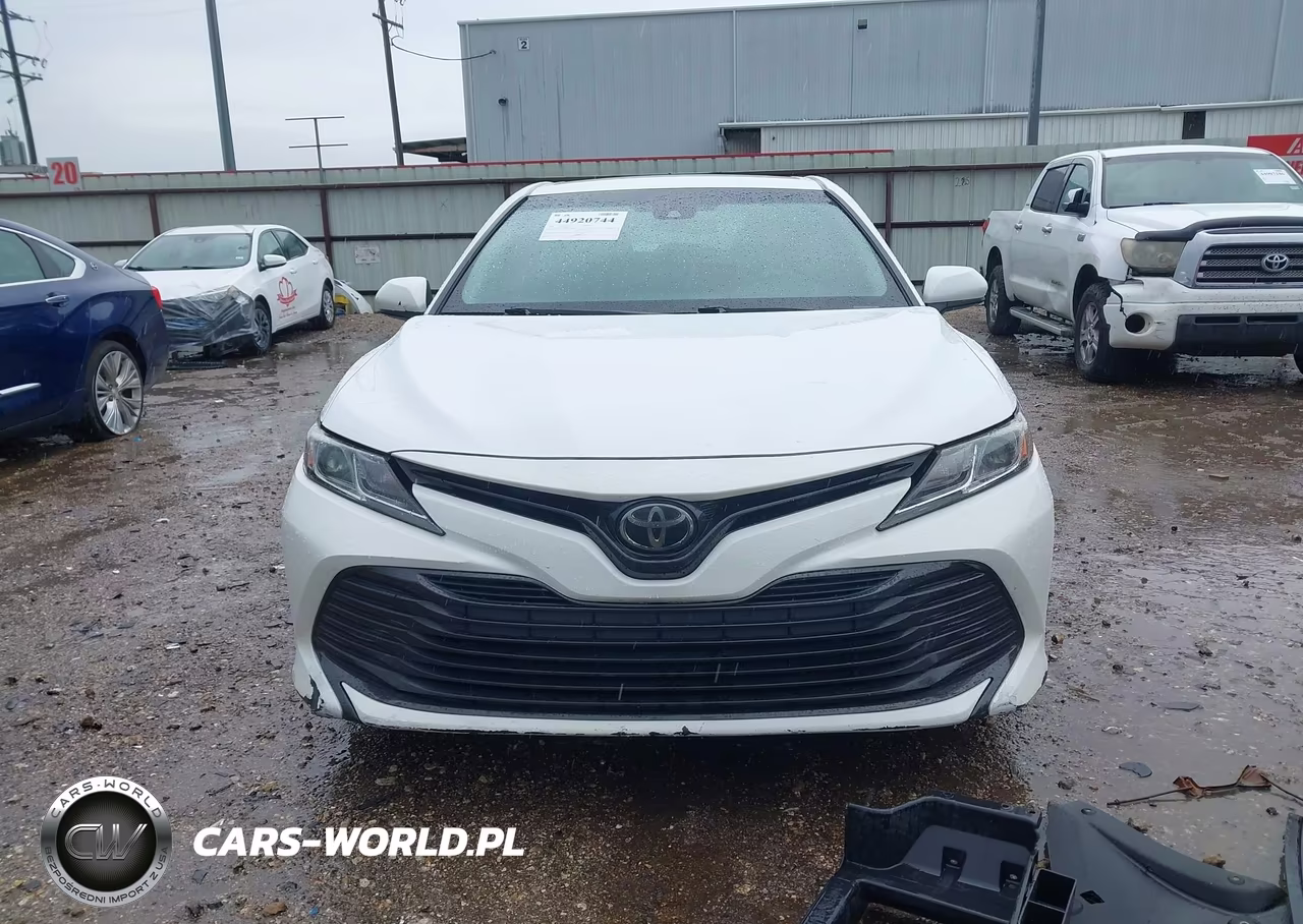 2018 Toyota Camry Le VIN:4T1B11HK5JU074019 - 12