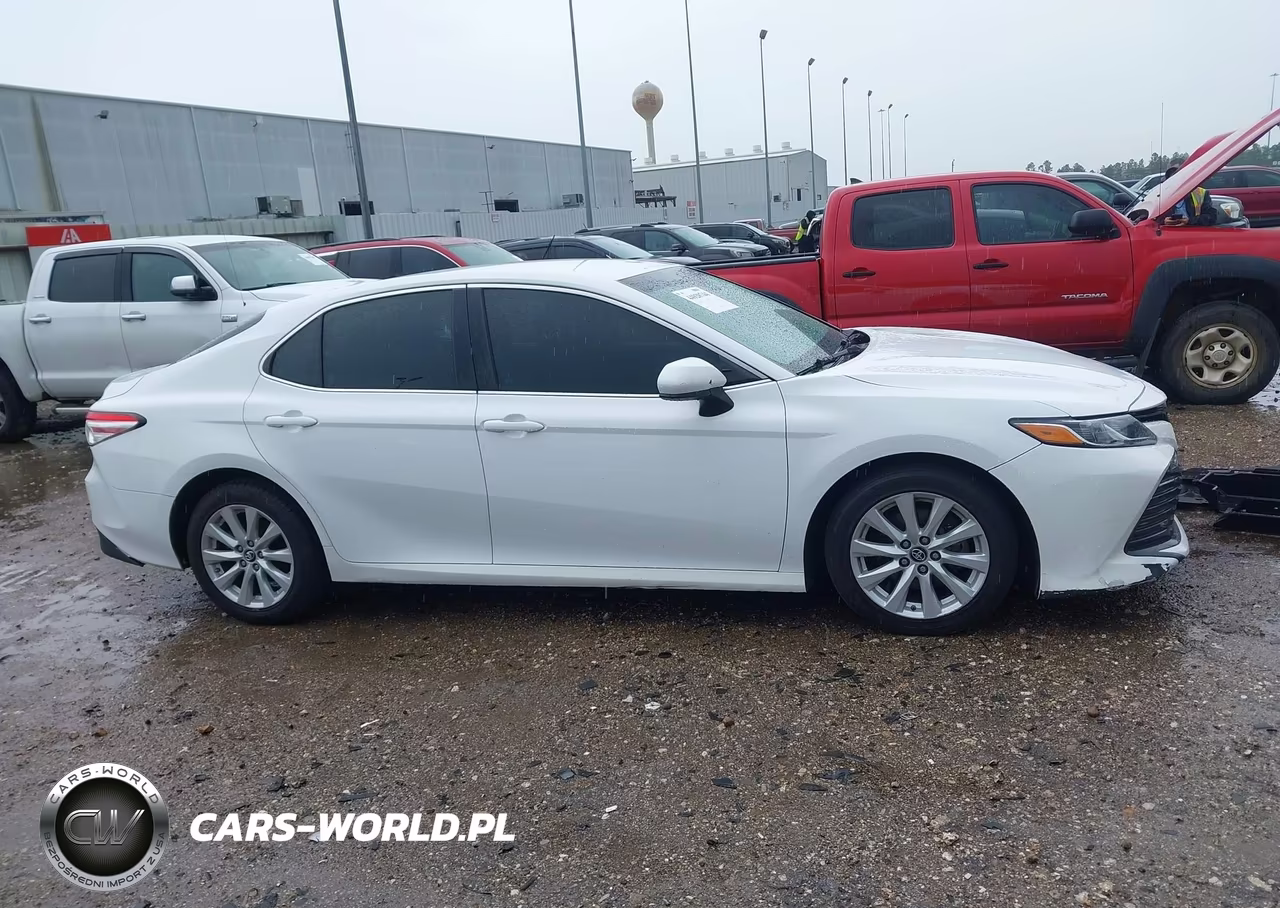 2018 Toyota Camry Le VIN:4T1B11HK5JU074019 - 13