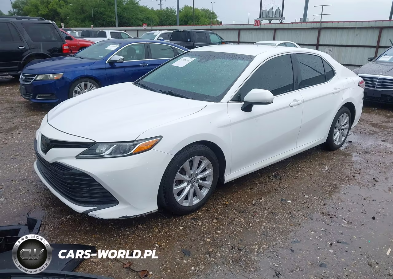 2018 Toyota Camry Le VIN:4T1B11HK5JU074019 - 2