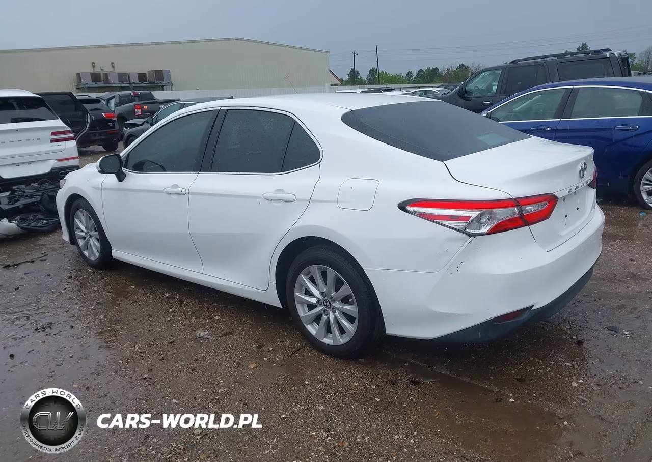 2018 Toyota Camry Le VIN:4T1B11HK5JU074019 - 3