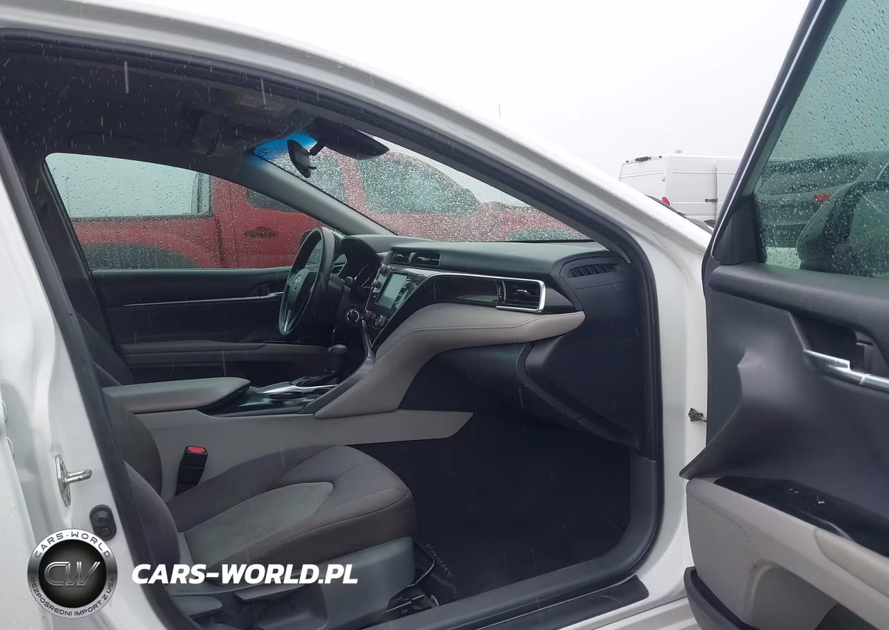 2018 Toyota Camry Le VIN:4T1B11HK5JU074019 - 5