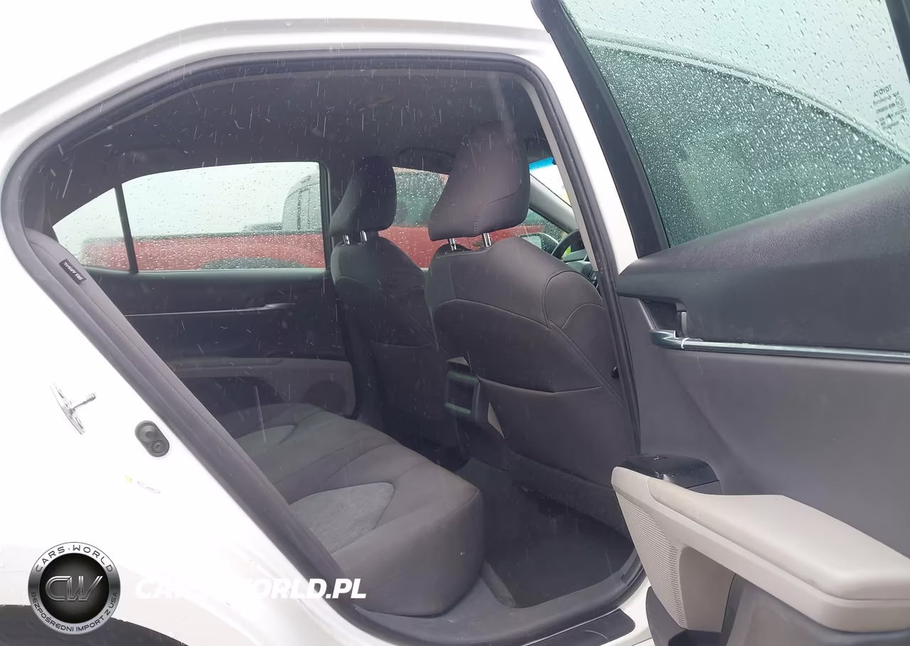 2018 Toyota Camry Le VIN:4T1B11HK5JU074019 - 8