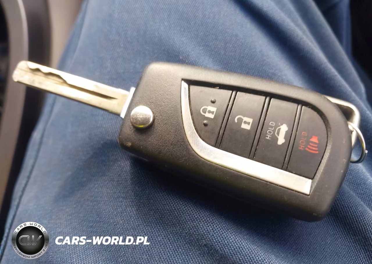 2018 Toyota Camry Le VIN:4T1B11HK3JU537212 - 11
