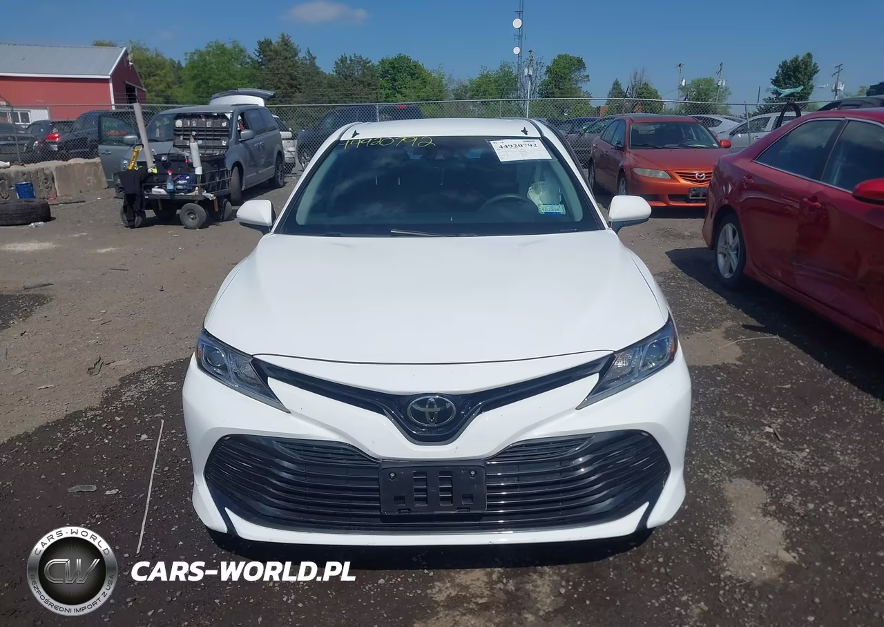 2018 Toyota Camry Le VIN:4T1B11HK3JU537212 - 12