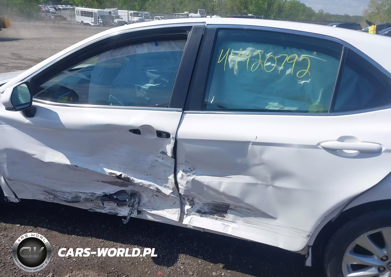 2018 Toyota Camry Le VIN:4T1B11HK3JU537212 - 14