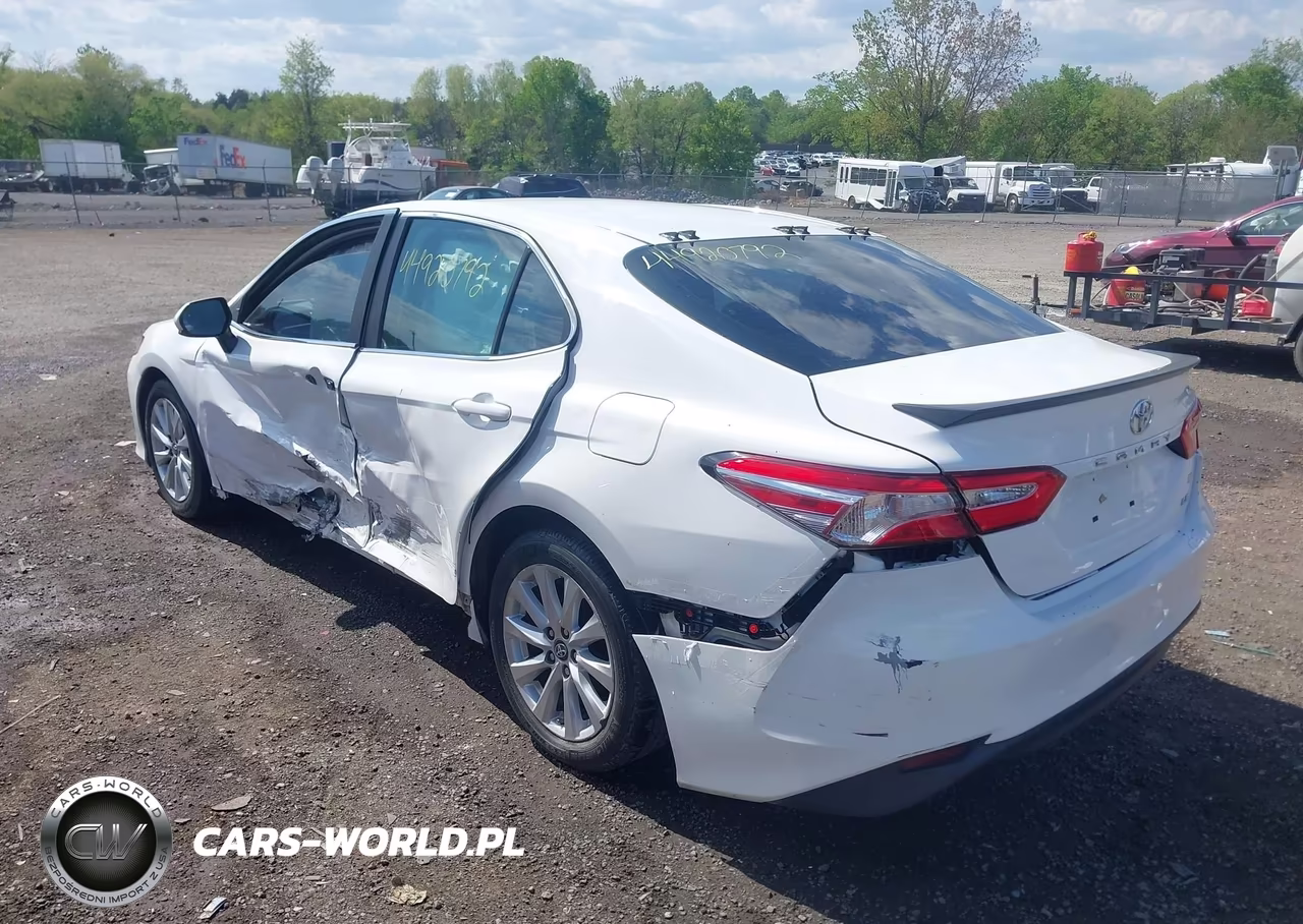 2018 Toyota Camry Le VIN:4T1B11HK3JU537212 - 3