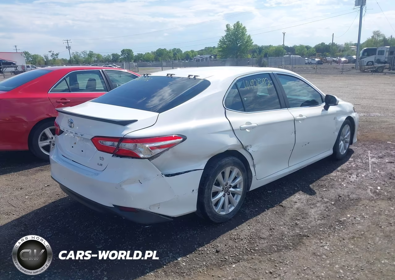 2018 Toyota Camry Le VIN:4T1B11HK3JU537212 - 4