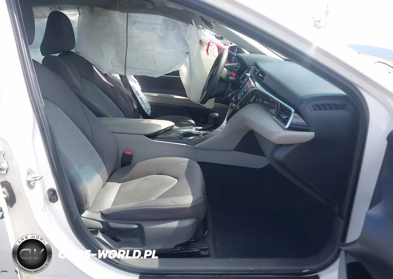 2018 Toyota Camry Le VIN:4T1B11HK3JU537212 - 5