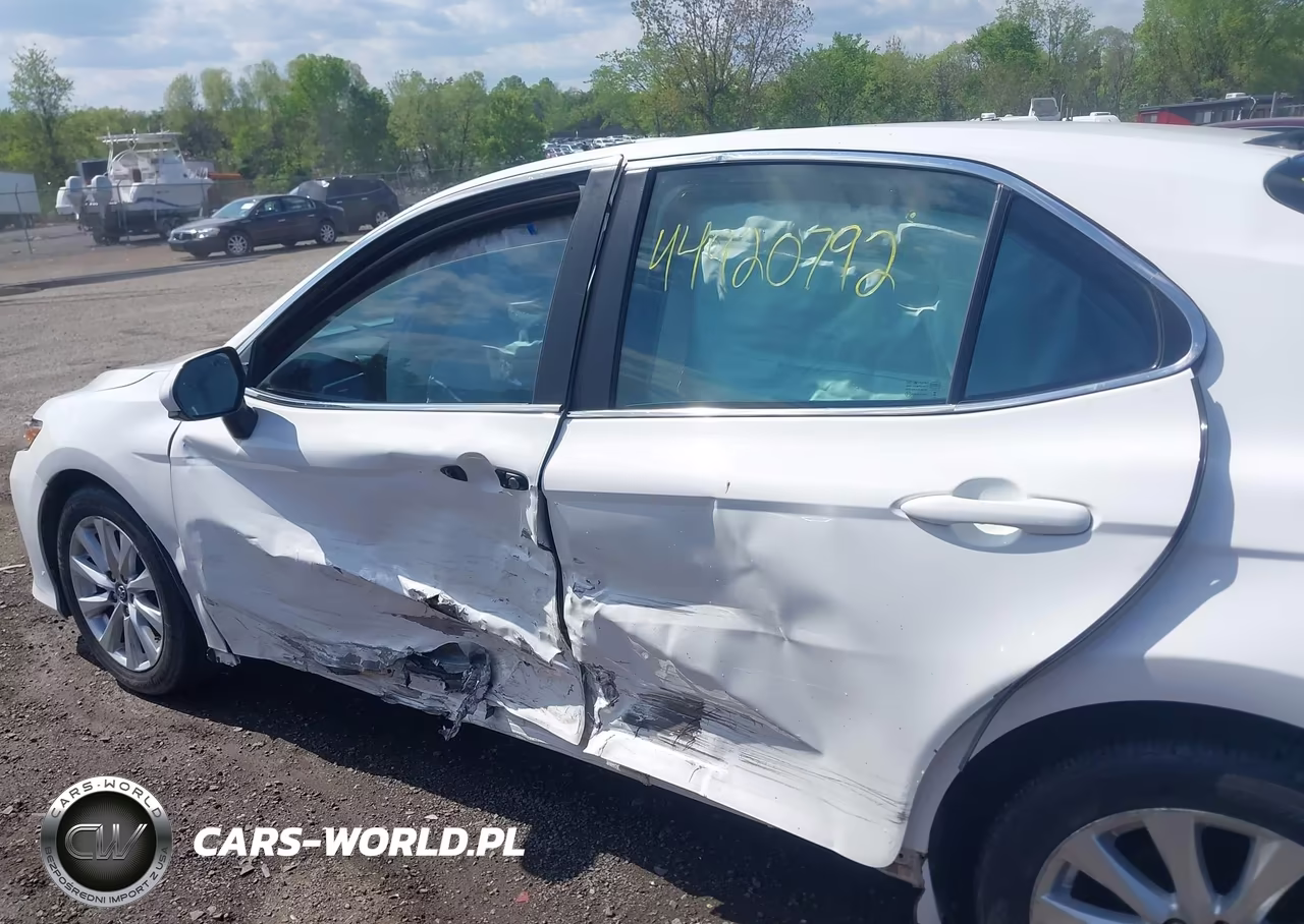 2018 Toyota Camry Le VIN:4T1B11HK3JU537212 - 6