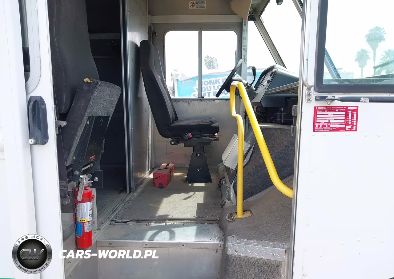 2015 Ford E-450 Stripped VIN:1FC3E4KL5FDA06617 - 7