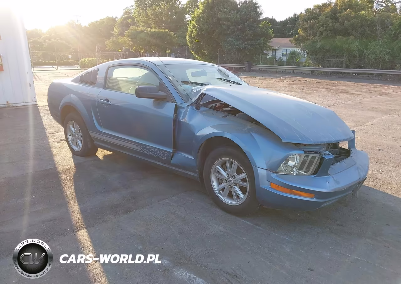 2005 Ford Mustang V6 Deluxe-V6 Premium – zdjęcie 1 z 11