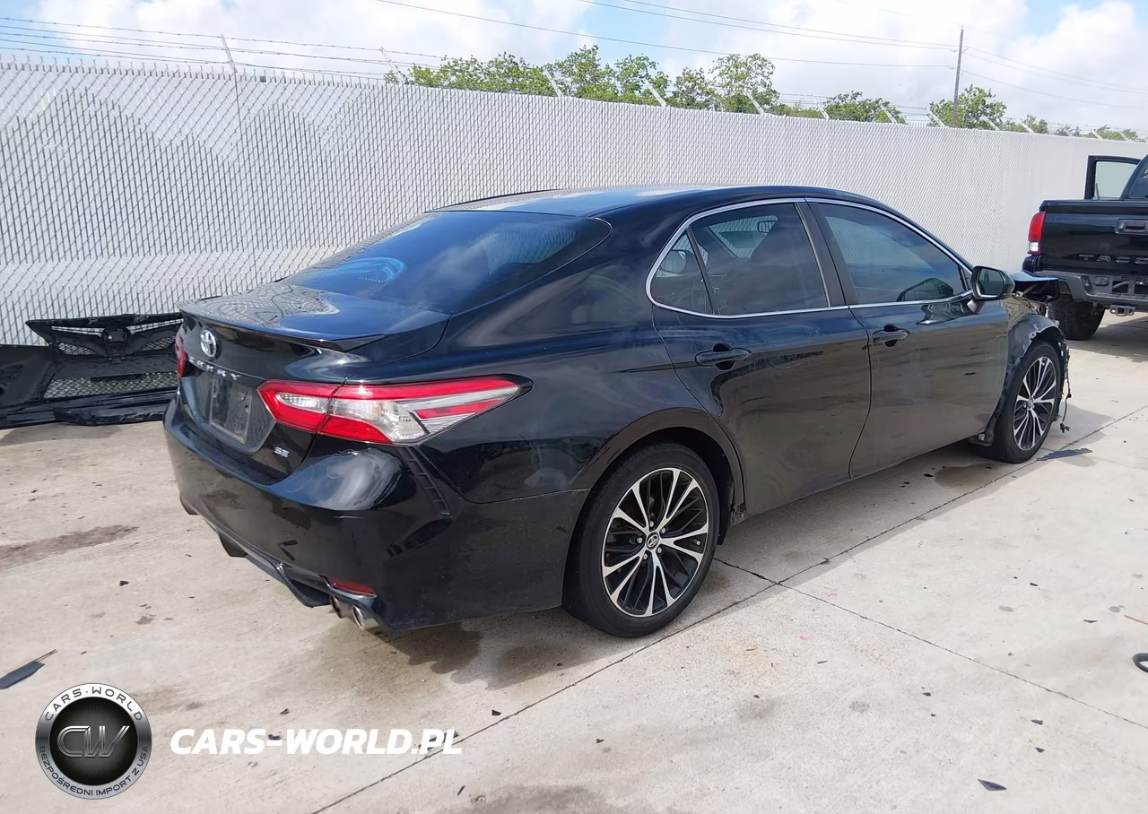 2018 Toyota Camry Se VIN:4T1B11HK4JU586791 - 4