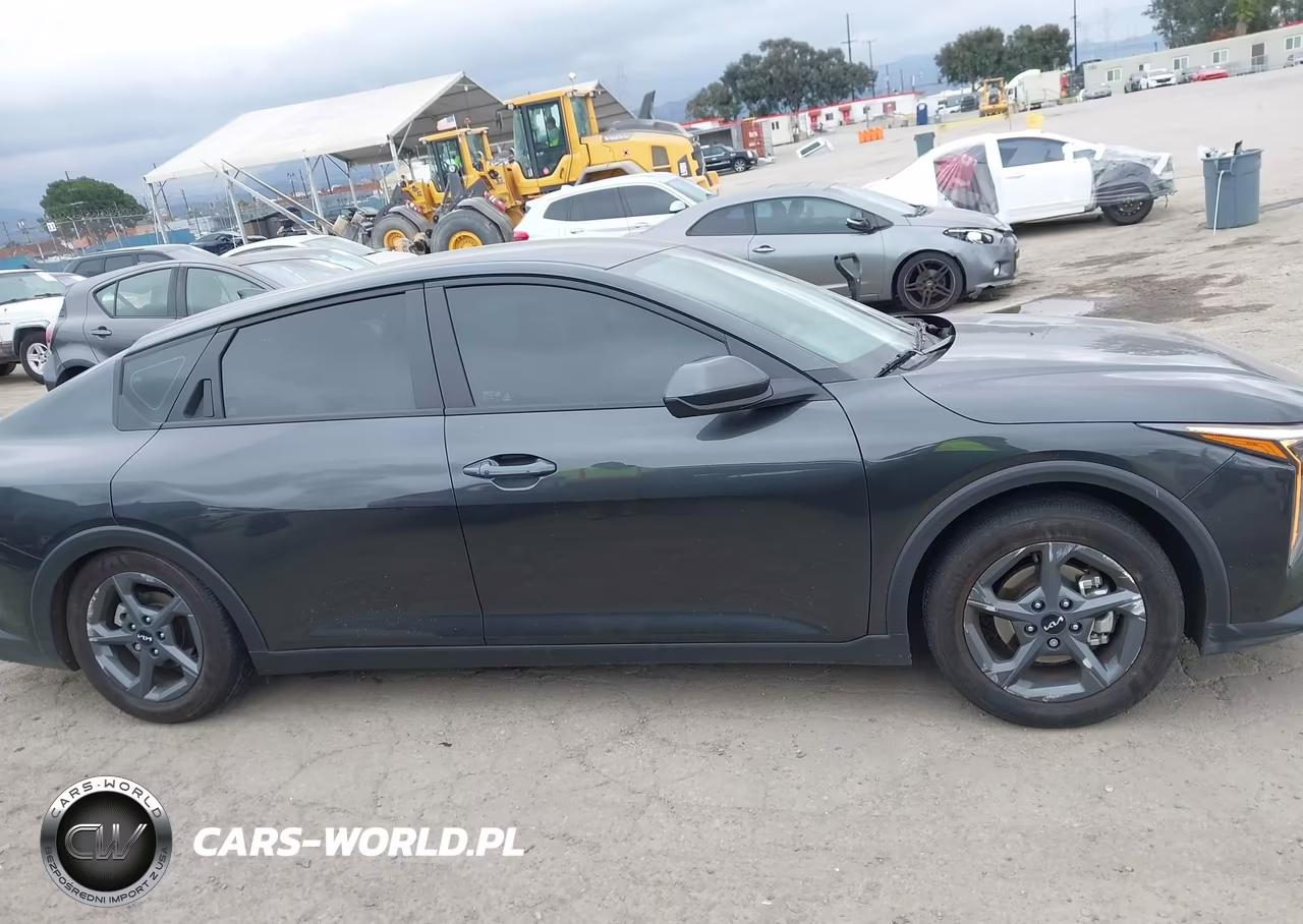 2025 Kia K4 Lxs VIN:3KPFT4DE5SE083868 - 13