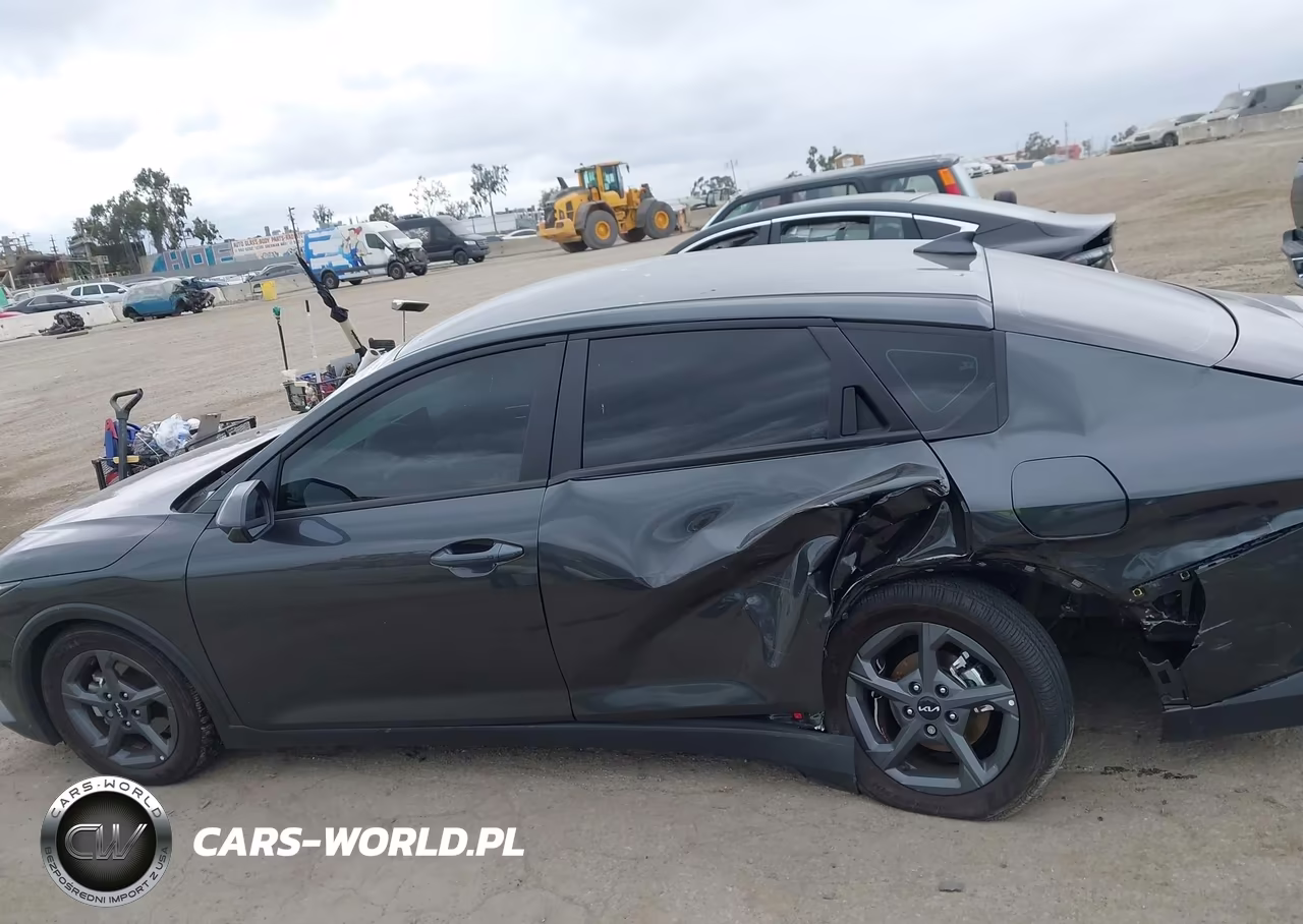 2025 Kia K4 Lxs VIN:3KPFT4DE5SE083868 - 14