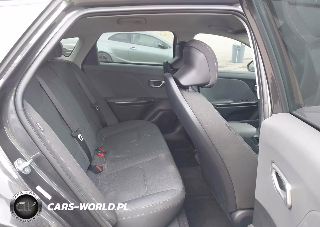 2025 Kia K4 Lxs VIN:3KPFT4DE5SE083868 - 8