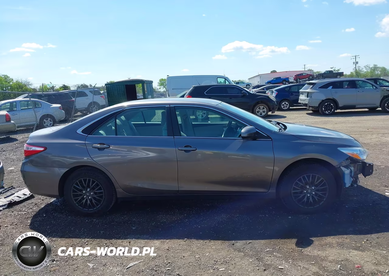 2015 Toyota Camry Le VIN:4T4BF1FK7FR511164 - 14