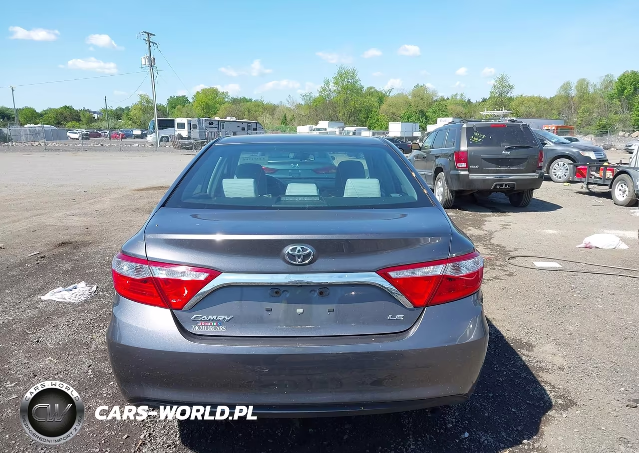 2015 Toyota Camry Le VIN:4T4BF1FK7FR511164 - 17
