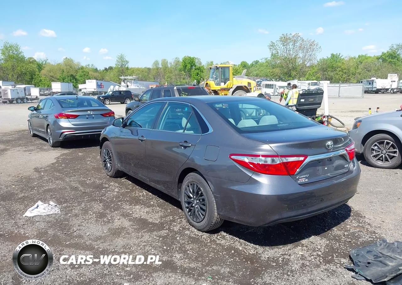 2015 Toyota Camry Le VIN:4T4BF1FK7FR511164 - 3