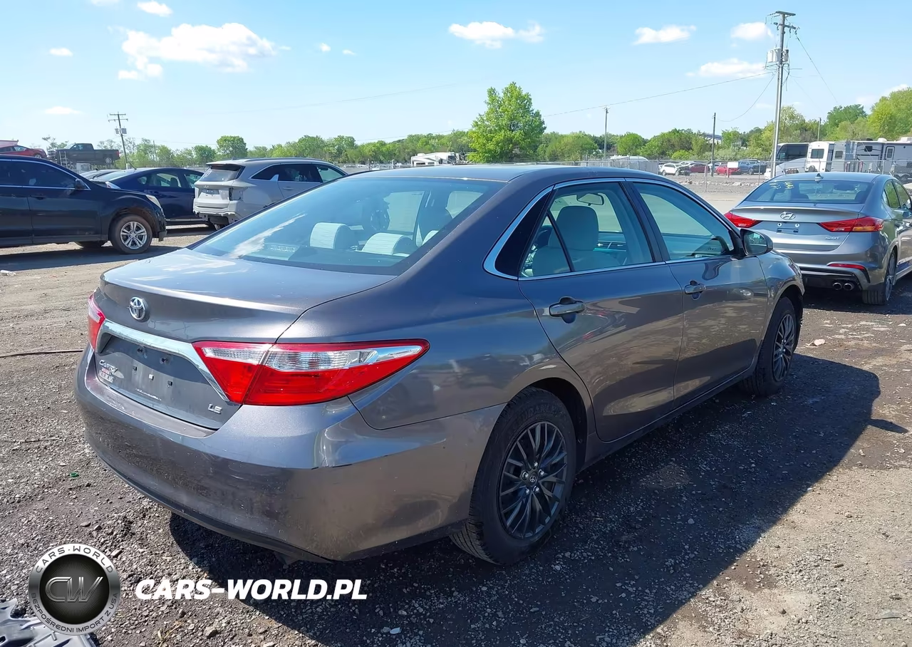 2015 Toyota Camry Le VIN:4T4BF1FK7FR511164 - 4