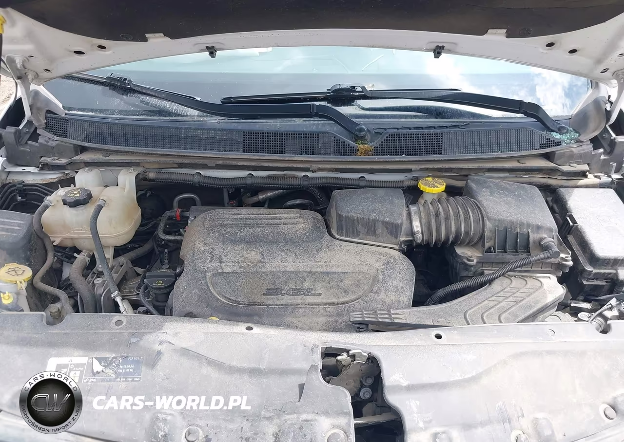 2019 Chrysler Pacifica Touring Plus VIN:2C4RC1FG9KR593603 - 10