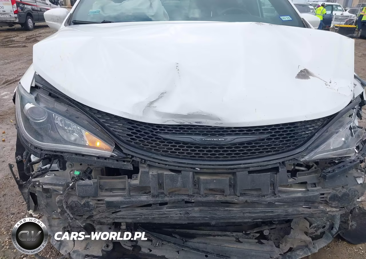 2019 Chrysler Pacifica Touring Plus VIN:2C4RC1FG9KR593603 - 13