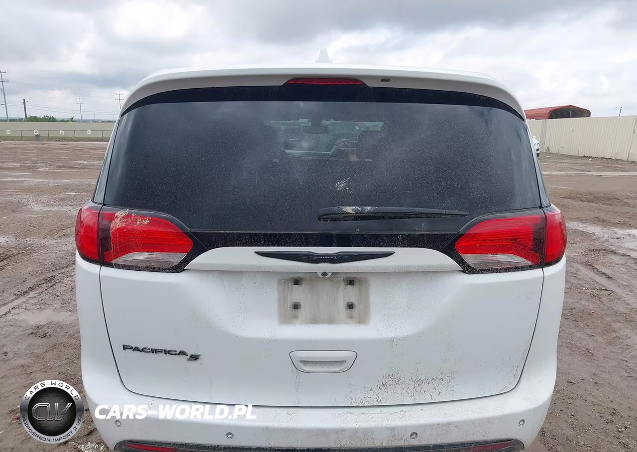 2019 Chrysler Pacifica Touring Plus VIN:2C4RC1FG9KR593603 - 17