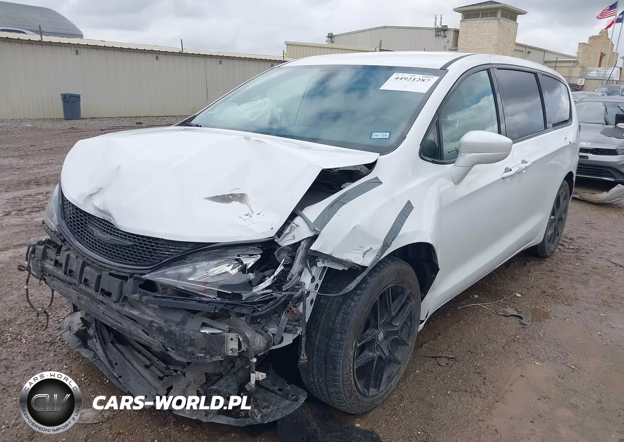 2019 Chrysler Pacifica Touring Plus VIN:2C4RC1FG9KR593603 - 2