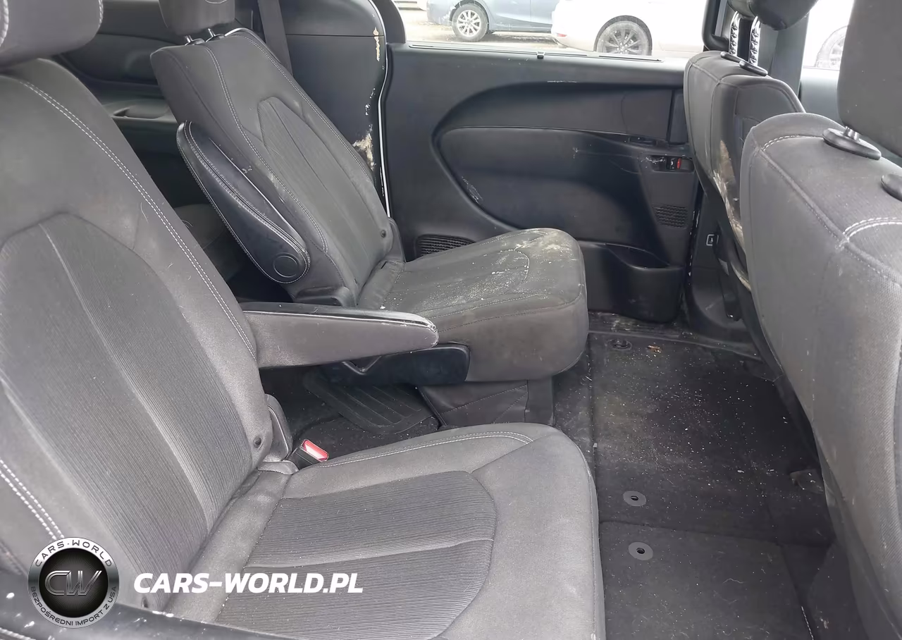 2019 Chrysler Pacifica Touring Plus VIN:2C4RC1FG9KR593603 - 8