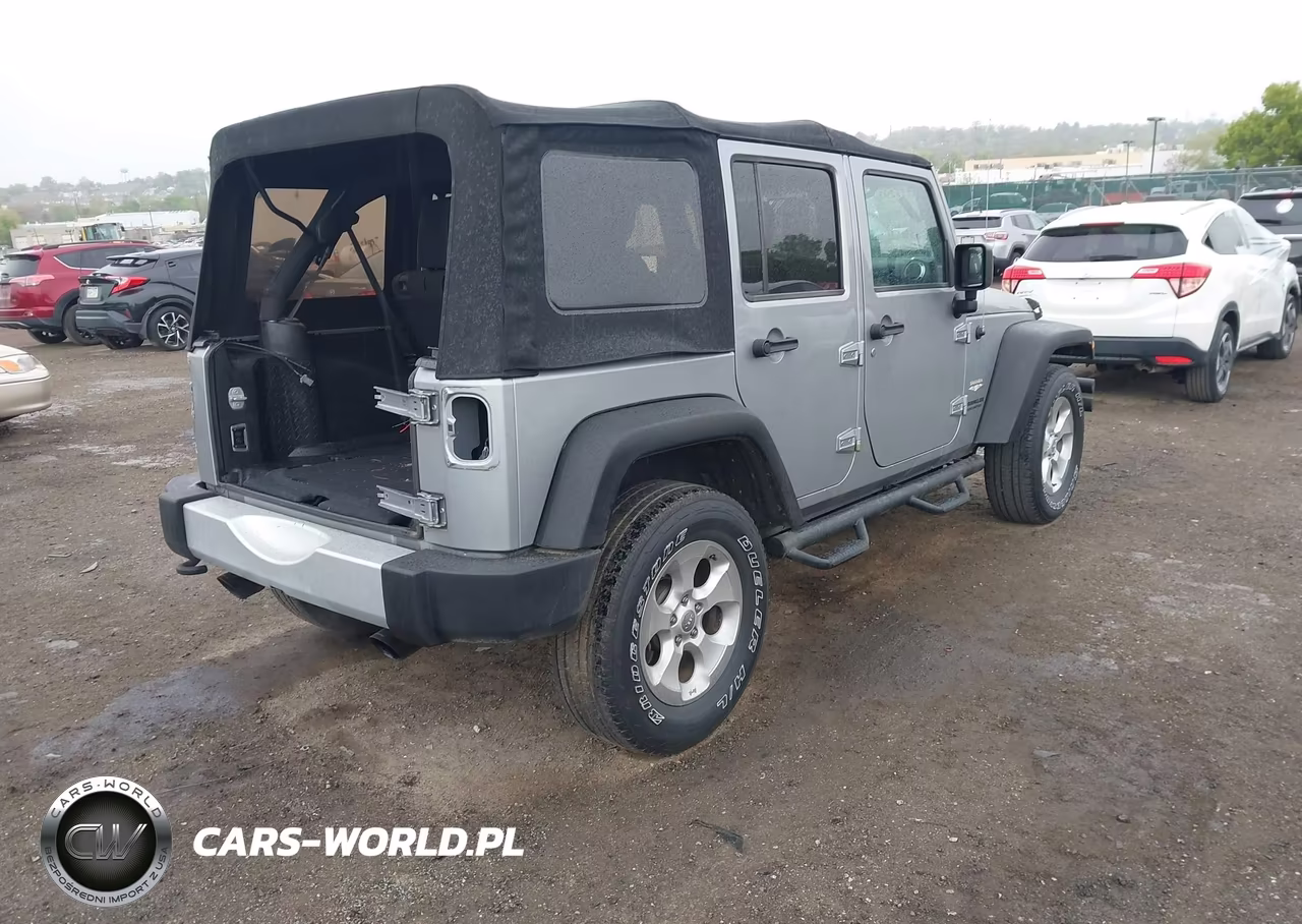 2015 Jeep Wrangler Unlimited Sahara VIN:1C4BJWEG4FL650181 - 4