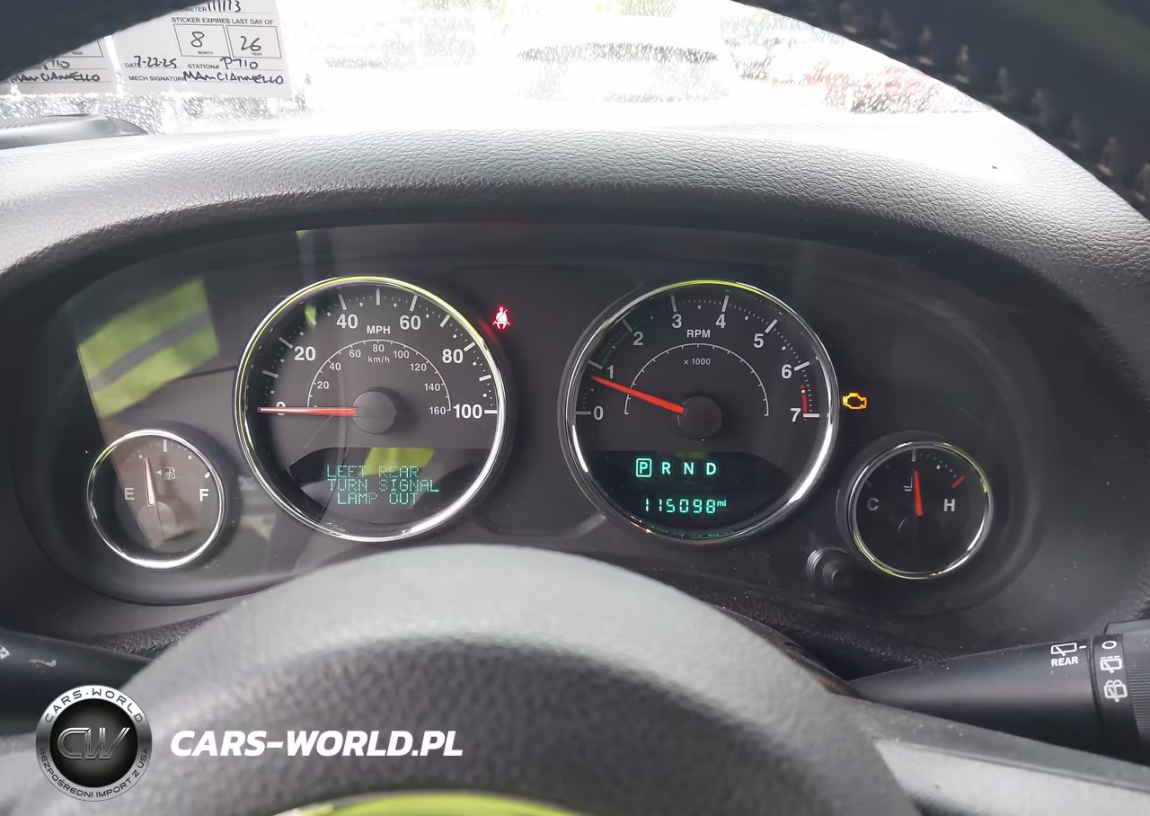 2015 Jeep Wrangler Unlimited Sahara VIN:1C4BJWEG4FL650181 - 7