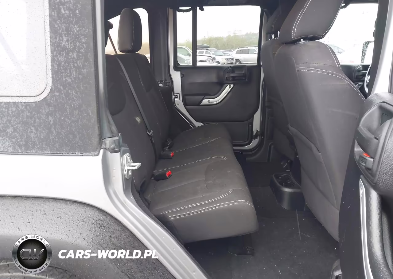 2015 Jeep Wrangler Unlimited Sahara VIN:1C4BJWEG4FL650181 - 8